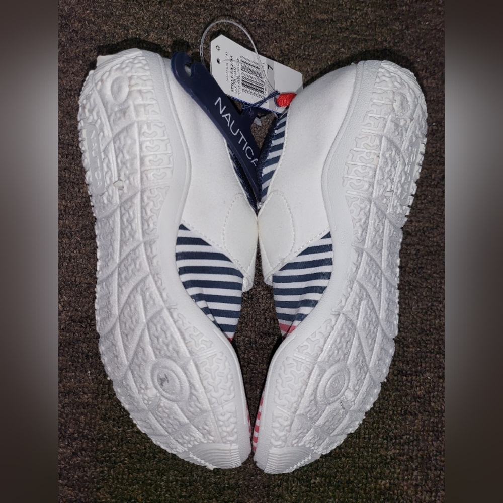 Nautica Lightweight Water Shoes - Picture 2 of 6